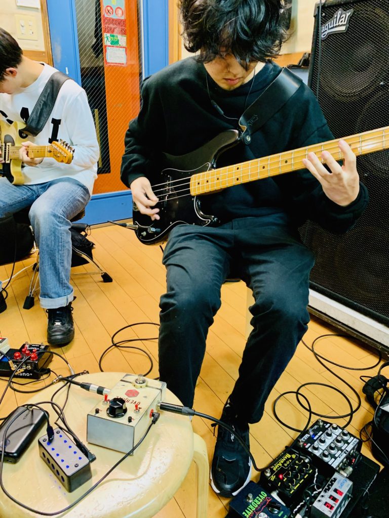 オルタナティブロックバンド"aoni"によるBEETRONICSペダルレビュー！ アンブレラカンパニー BUZZ